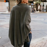 Open vest in oversized vleermuisbreisel